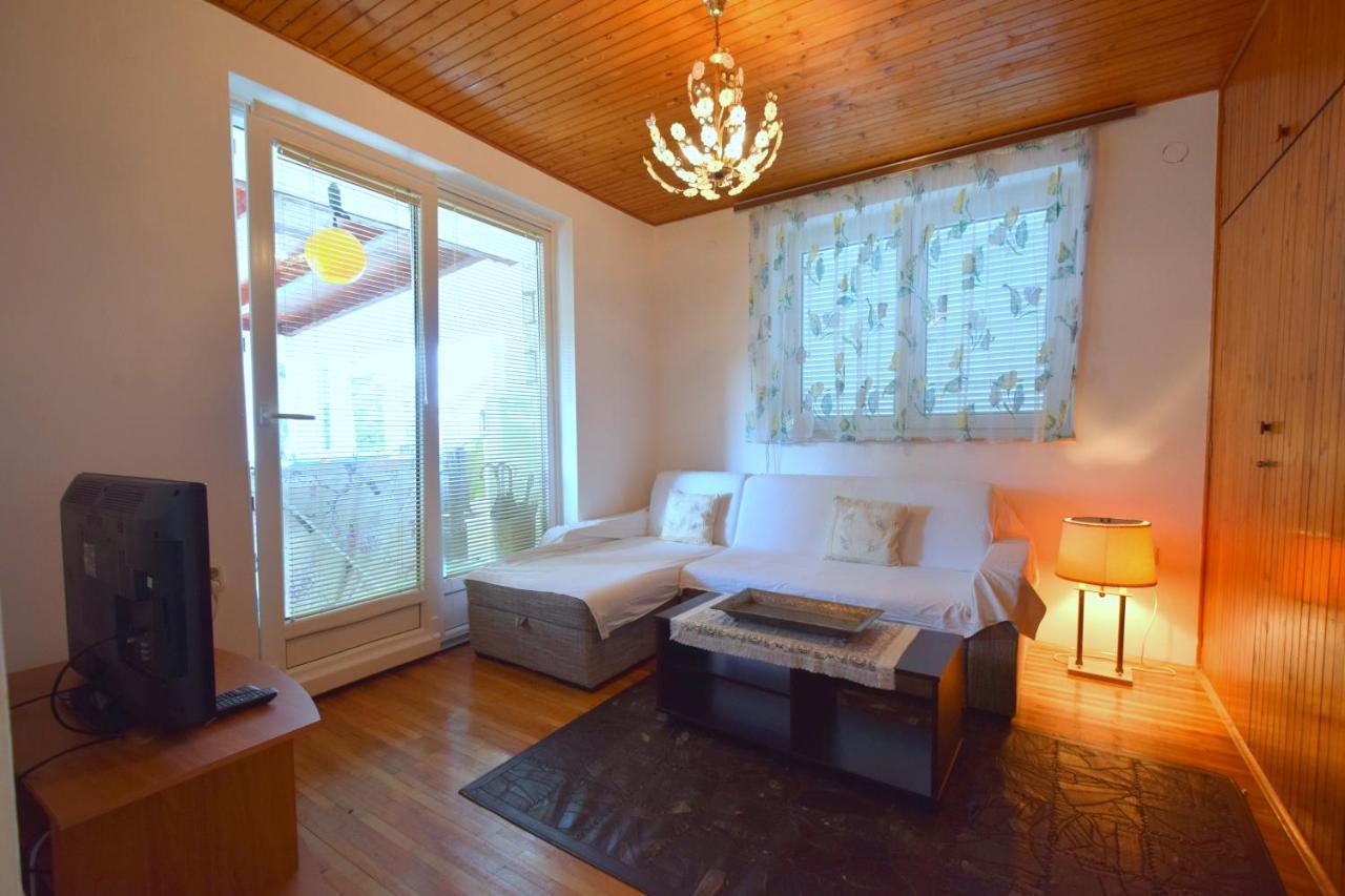 Apartment Angela Malinska Bagian luar foto