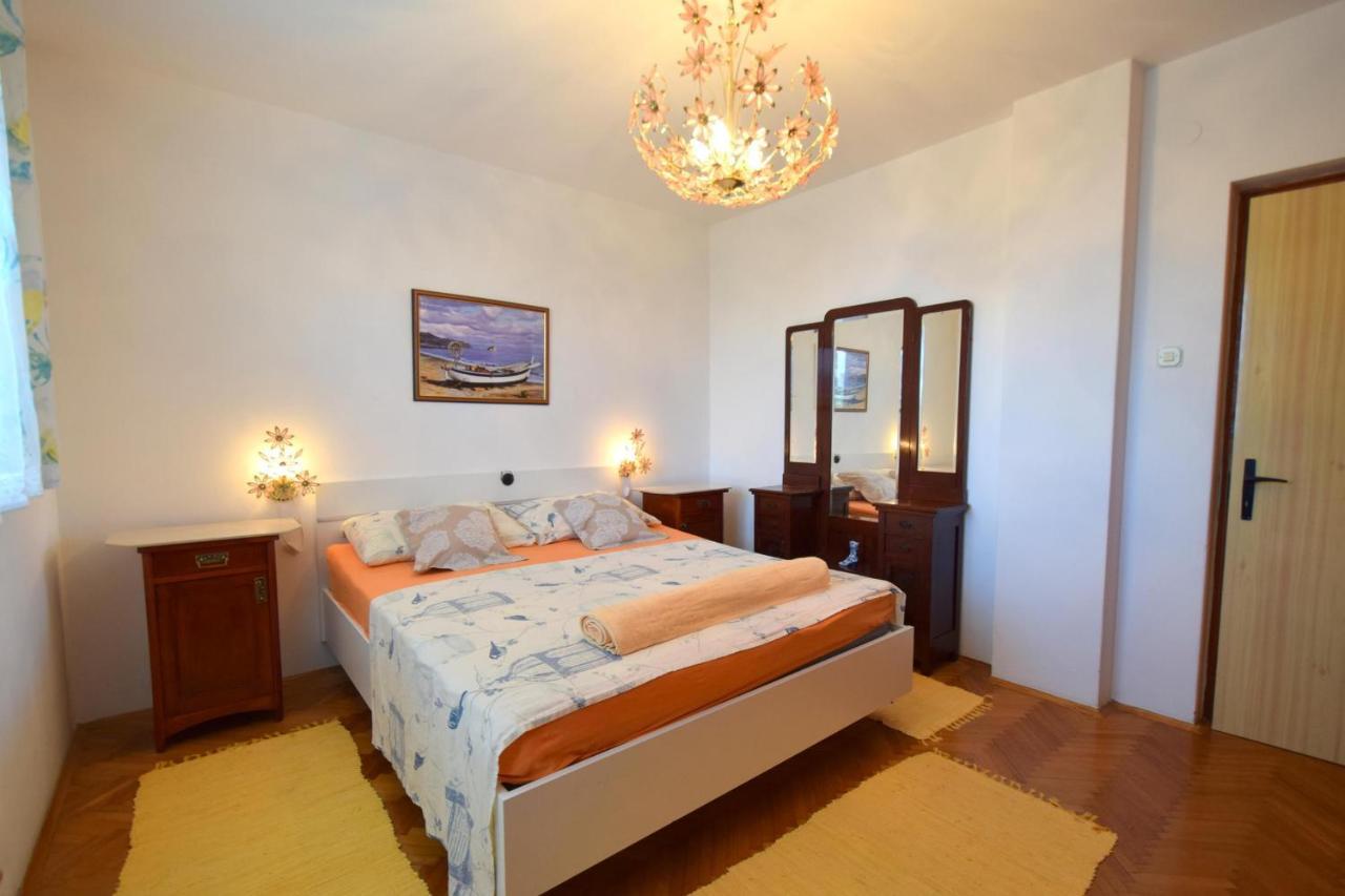 Apartment Angela Malinska Bagian luar foto