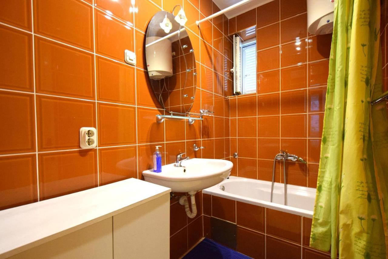 Apartment Angela Malinska Bagian luar foto